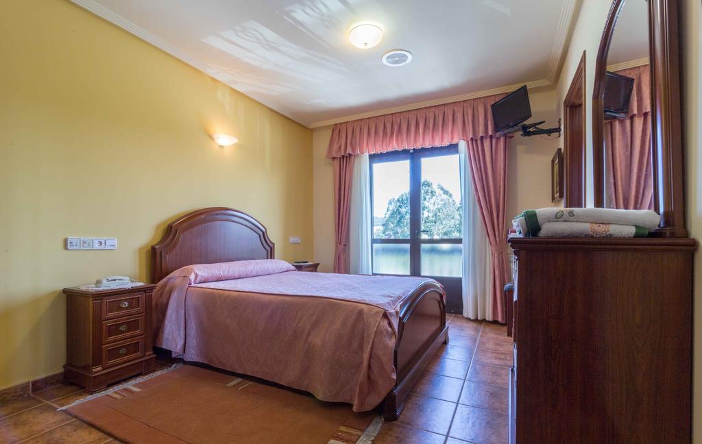 Hostal Restaurante O'Cadaval Frades Εξωτερικό φωτογραφία