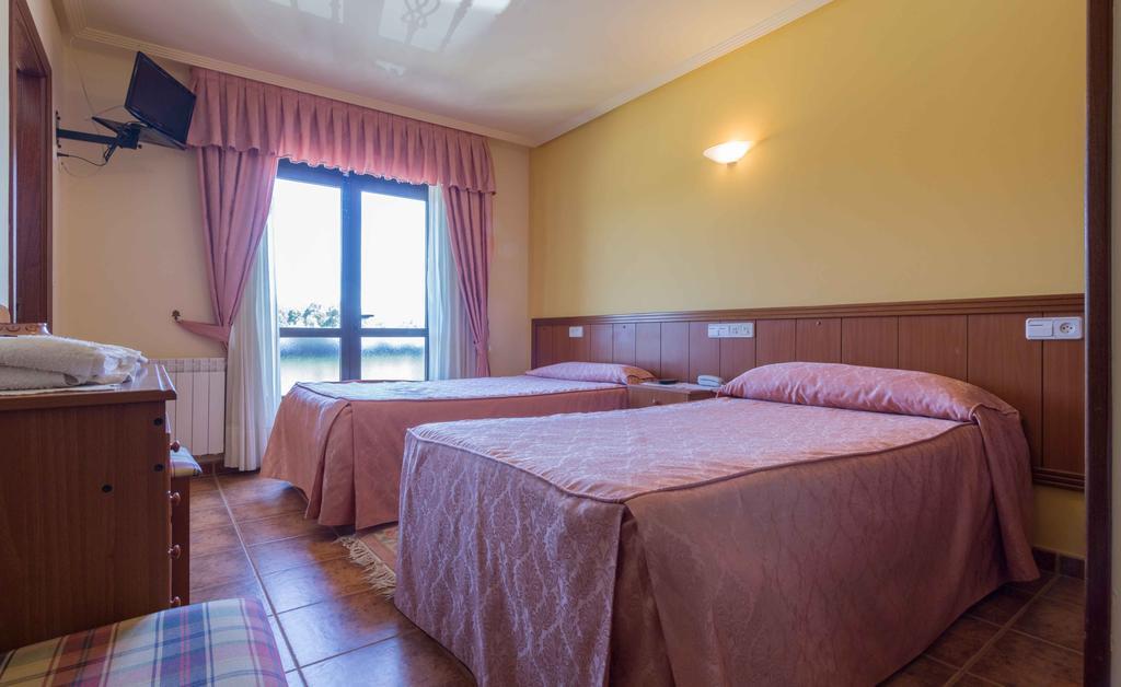 Hostal Restaurante O'Cadaval Frades Εξωτερικό φωτογραφία